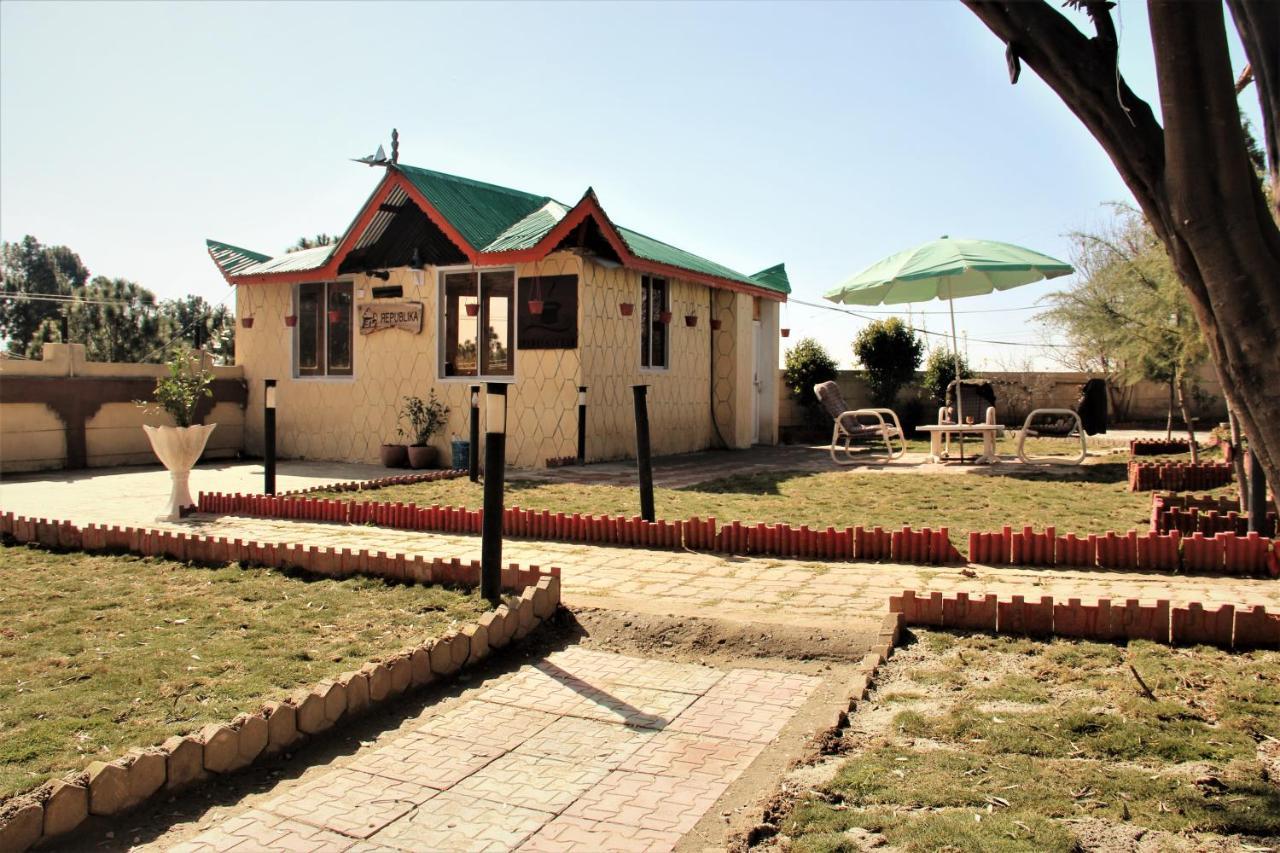 Republika Central Mansehra Exteriör bild